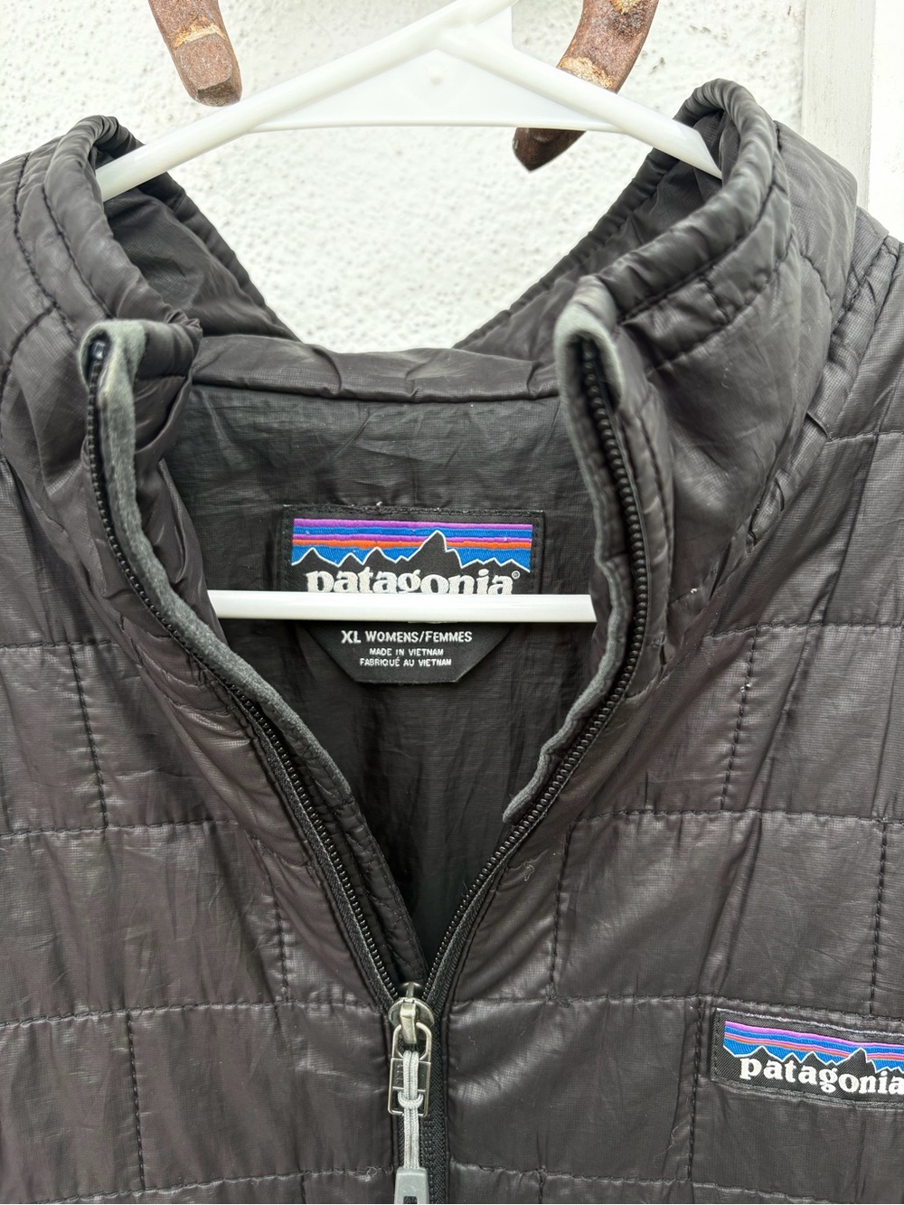 Women's Black Patagonia Nano Puff Jacket (XL) - Picture 2 of 3